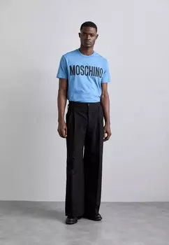 Принт на футболке MOSCHINO, синий