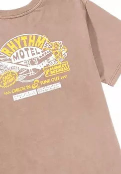 Принт на футболке Motel Vintage Rhythm, коричневый