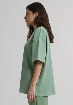 Принт на футболке PROHIBITED, зеленый