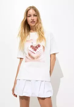 Принт на футболке SHORT SLEEVE CHERRY PULL&BEAR, белый