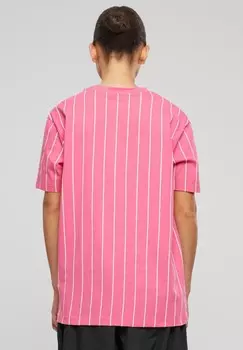 Принт на футболке SMALL SIGNATURE ESSENTIAL STRIPE TEE Karl Kani, розовый