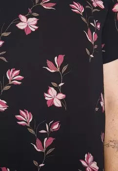 Принт на футболке Vica Life Only, черный