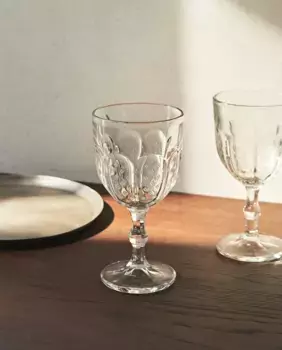 Приподнятый дизайнерский бокал для вина Zara Home, прозрачный
