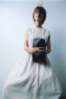 Присборенное платье H&M, бежевый