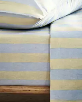 Приталенная простыня в полоску с принтом Zara Home, синий