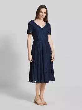 Приталенное кружевное платье с полупрозрачными рукавами s.Oliver BLACK LABEL