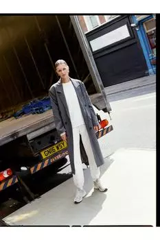 Приталенное пальто дастер в тонкую полоску с принтом Nasty Gal, мультиколор