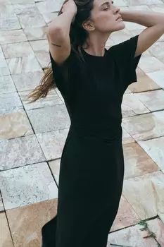 Приталенное платье с драпированной деталью ZARA, черный