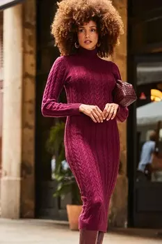 Приталенное трикотажное платье косого кроя и водолазкой Sosandar, красный