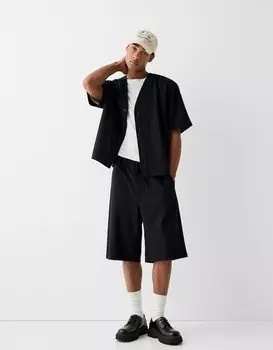 Приталенные шорты-бермуды с широкой штаниной Bershka, черный