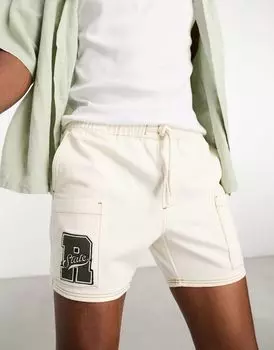 Приталенные шорты карго цвета экрю с нашивкой ASOS DESIGN