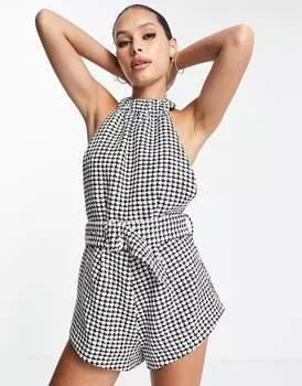 Приталенный комбинезон ASOS DESIGN с вырезом в ломаную клетку и вырезом на шее