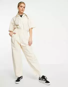 Приталенный комбинезон Levi's светло-бежевого цвета