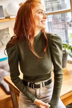 Приталенный свитер с рукавами-фонариками Olalook, хаки