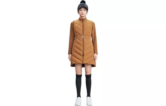 PRO Пуховики и пальто женские Descente, цвет CM-CM