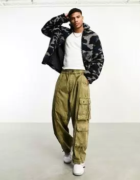 Прогулочная куртка с камуфляжным принтом ASOS DESIGN borg