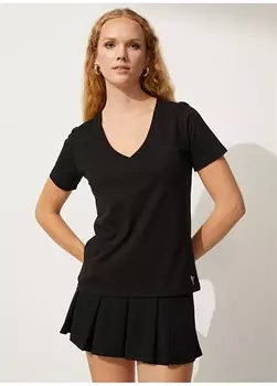 Простая черная женская футболка с круглым вырезом People By Fabrika