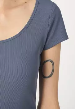 Простая футболка JUL SEAMLESS SCOOP NECK Hollister Co., черный