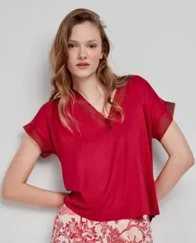 Простая футболка с короткими рукавами из атласной ткани Gisela, гранатовый