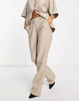 Прямые брюки из искусственной кожи ASOS