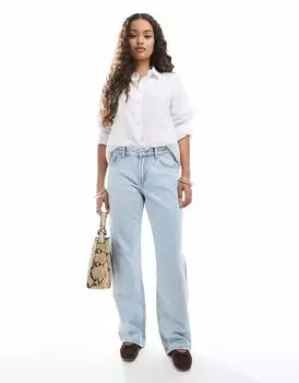 Прямые джинсы Bershka Petite в очень светло-голубом цвете