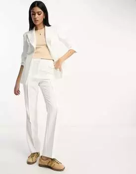 Прямые плиссированные брюки Miss Selfridge цвета слоновой кости