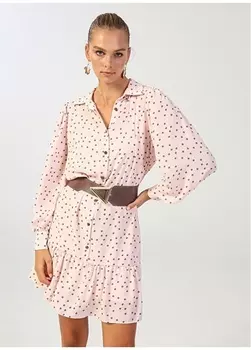 Пудровое женское платье длиной выше колена с рубашечным воротником People By Fabrika