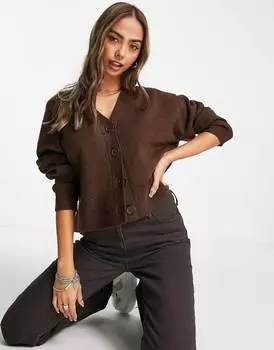 Пуговица ASOS DESIGN через пушистое свободное карди коричневого цвета