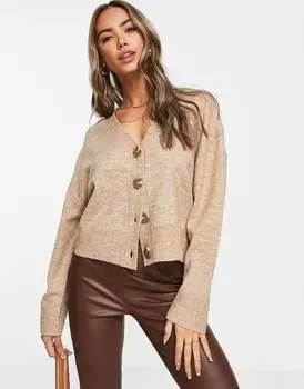 Пуговица ASOS DESIGN через пушистое свободное карди верблюжьего цвета