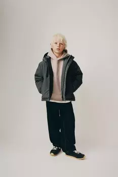 Пуховая куртка из перьев ZARA, угольно-серый