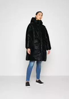 Пуховик Calvin Klein Jeans, черный