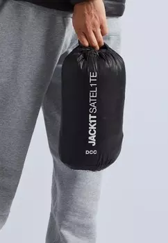 Пуховик SATEL1TE FUNNEL JACK1T, черный