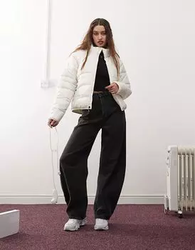 Пуховик TNF 2000 в цвете «кремовый» The North Face