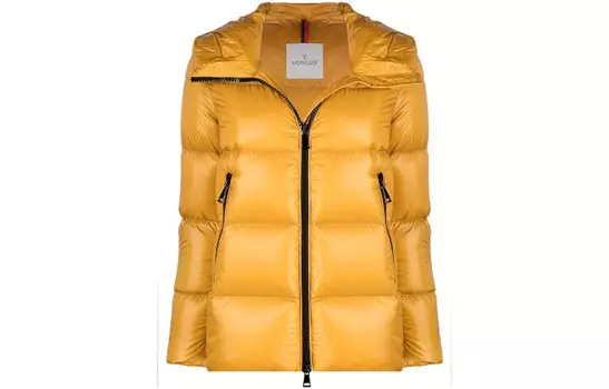 Пуховик женский имбирно-желтый Moncler