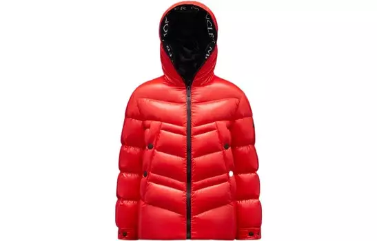 Пуховик женский красный Moncler