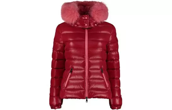 Пуховик женский красный Moncler