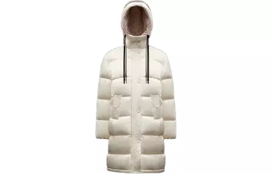 Пуховик женский кремово-белый Moncler