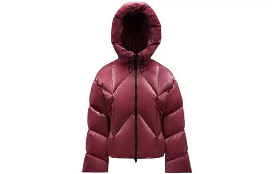 Пуховик женский вишнево-розовый Moncler, цвет Cherry Pink