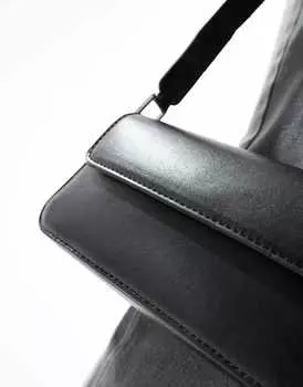 Pull&Bear – черная сумка через плечо из полиуретана с клапаном