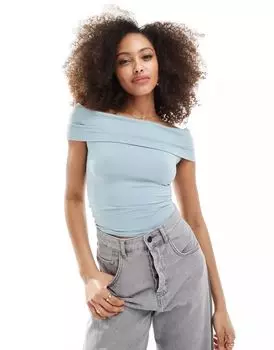 Pull&Bear – облегающий топ из полиамида бледно-голубого цвета с вырезом «Кармен»