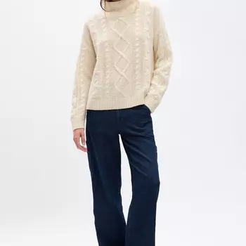 Пуловер с воротником-стойкой с косой вязкой Gap, белый