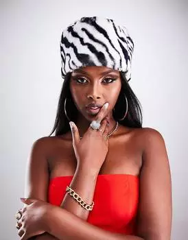 Пушистая шапка ASYOU с принтом под зебру