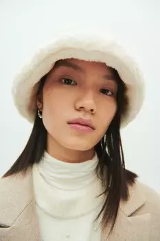 Пушистая шляпа ведро H&M, белый