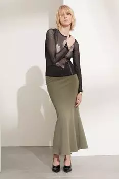 Расклешенная юбка-макси и другие истории H&M, хаки