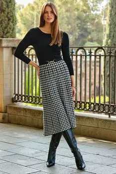 Расклешенное трикотажное платье с вырезом лодочкой и узором «гусиные лапки» Sosandar, черный