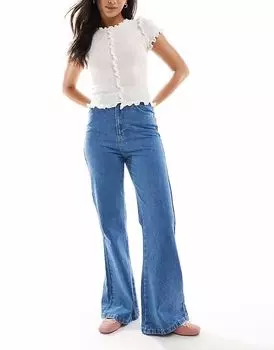 Расклешенные джинсы ASOS DESIGN с высокой посадкой светло-голубого цвета