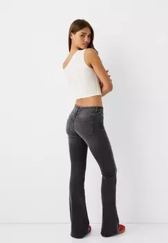 Расклешенные джинсы Bershka, темно-серый