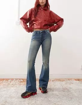 Расклешенные джинсы Flame с заниженной талией в бензиново-синем цвете Weekday