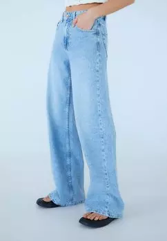 Расклешенные джинсы Stradivarius, синий