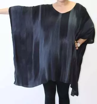 Расписанная вручную туника-пончо Katie в черном цвете с каскадными вставками Modesce